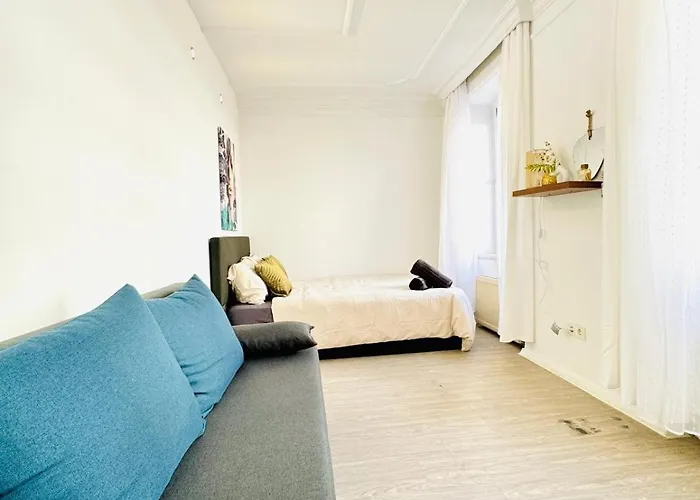 Apartment Comfy 4br Apt, 12-min To Fac Platz