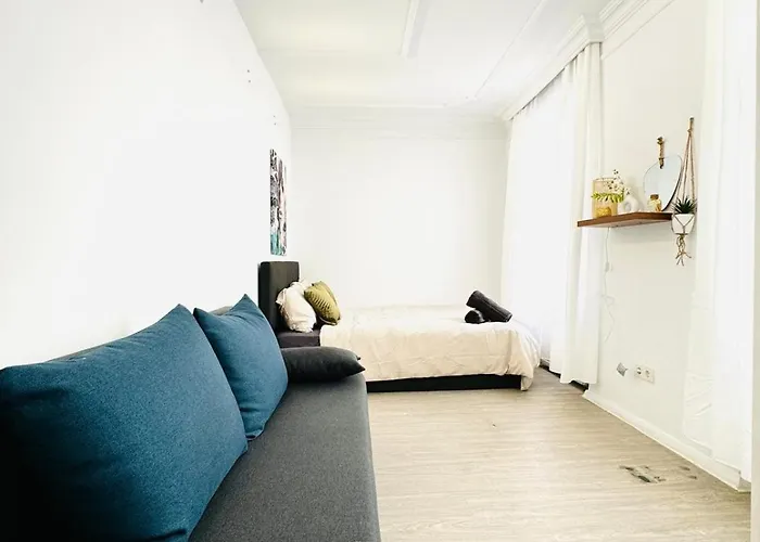 Comfy 4br Apt, 12-min To Fac Platz Apartment