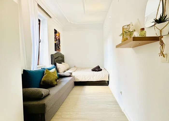 Apartment Comfy 4br Apt, 12-min To Fac Platz